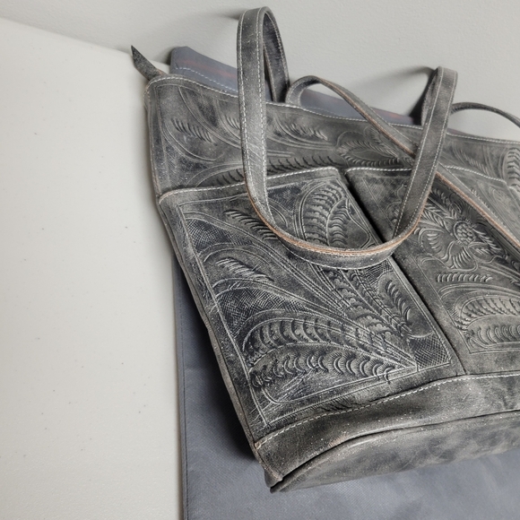 Leaders In Leather Made In Paraguay Artisan Shoulder Bag. - Picture 5 of 16